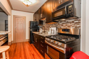 Great central location downtown Austin-Fenced area for dogs, near UT